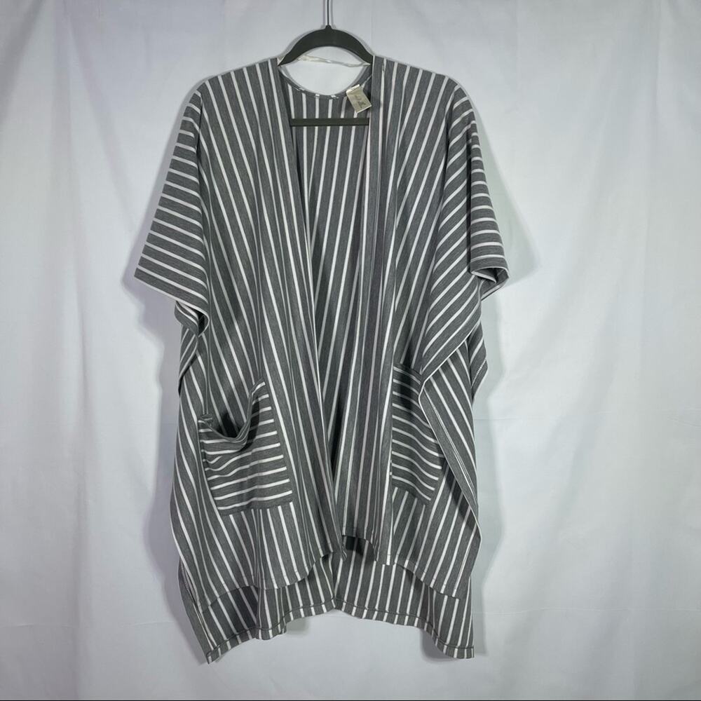 Simply Noelle, Striped Poncho with Pockets.  In excellent condition!